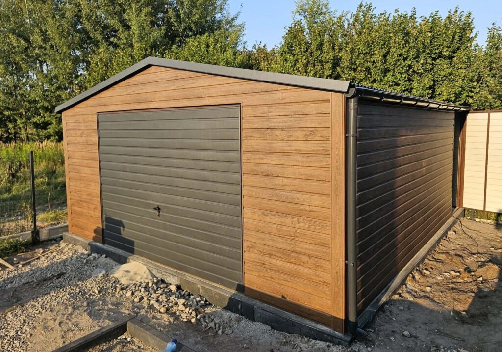 Garaż blaszany 5m x 7m